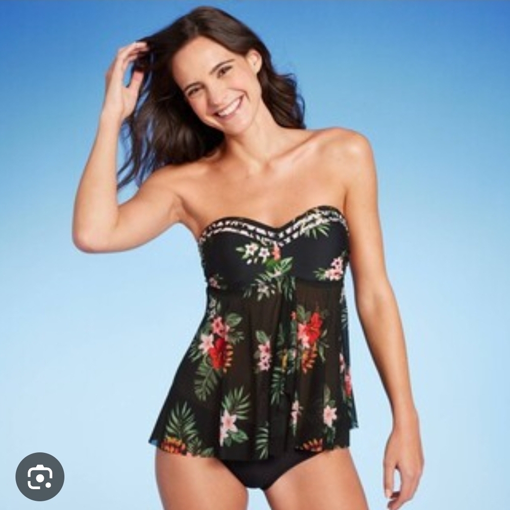 Kona Sol Black Bandeau Swimwear with Elegant Design